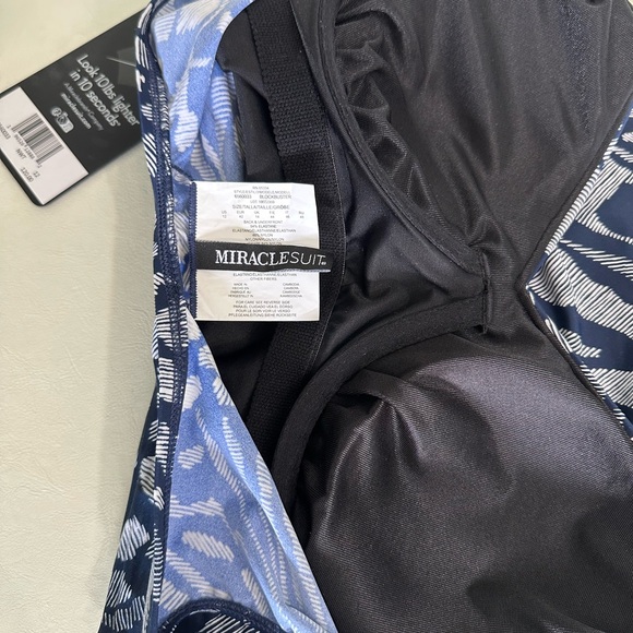 MIRACLESUIT NWT Navy Blue & White Blockbuster One Piece Underwire V-neck - Picture 11 of 16